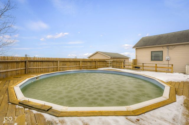 4725 S 250 E, Columbus, IN 47201