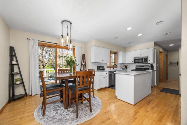 519 Two Rivers DRIVE, Mukwonago, WI 53149