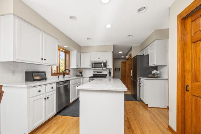 519 Two Rivers DRIVE, Mukwonago, WI 53149