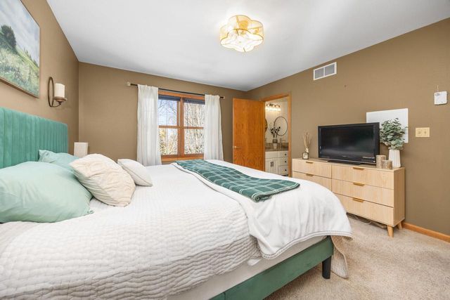 519 Two Rivers DRIVE, Mukwonago, WI 53149