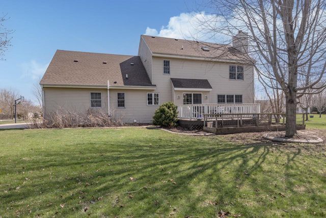 519 Two Rivers DRIVE, Mukwonago, WI 53149