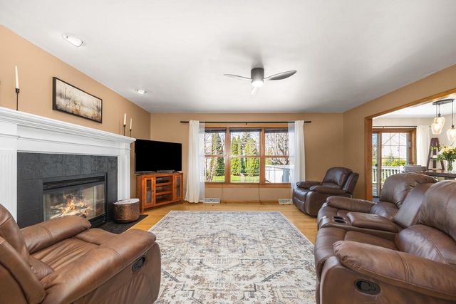 519 Two Rivers DRIVE, Mukwonago, WI 53149