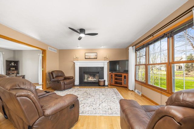 519 Two Rivers DRIVE, Mukwonago, WI 53149