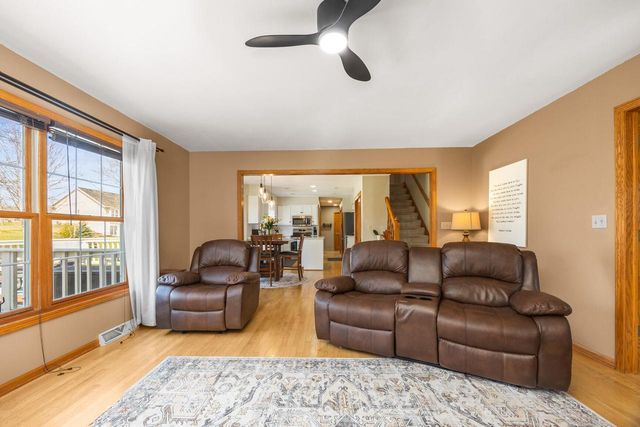 519 Two Rivers DRIVE, Mukwonago, WI 53149