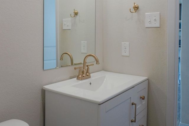 153 Blue Agate CT, Jarrell, TX 76537