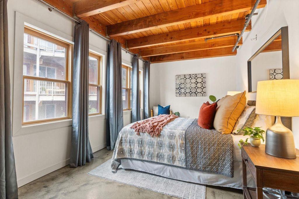 Image 12 of property listing at 2875 2875 Glascock St 209, Oakland, CA 94601