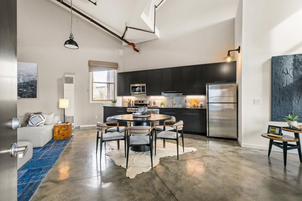 Image 4 of property listing at 2875 2875 Glascock St 209, Oakland, CA 94601