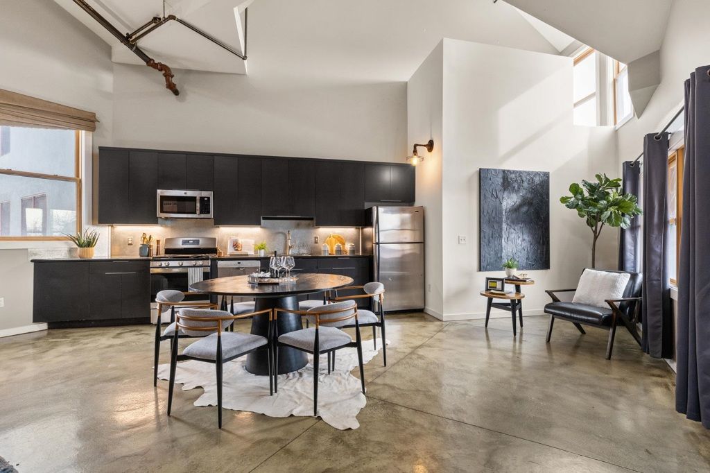 Image 6 of property listing at 2875 2875 Glascock St 209, Oakland, CA 94601