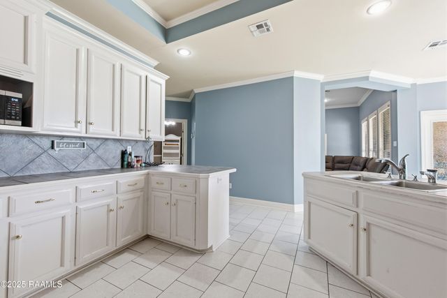 407 Bon Temps Drive, Lafayette, LA 70506