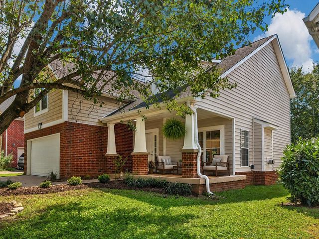 6832 Bridgewater Dr, Nashville, TN 37221