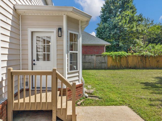 6832 Bridgewater Dr, Nashville, TN 37221