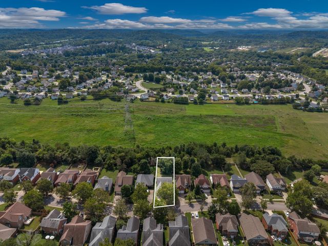 6832 Bridgewater Dr, Nashville, TN 37221