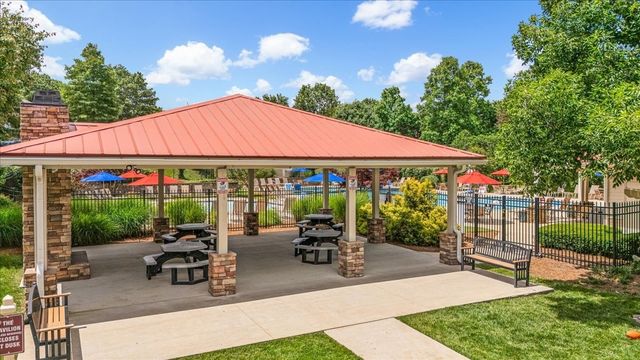 6832 Bridgewater Dr, Nashville, TN 37221