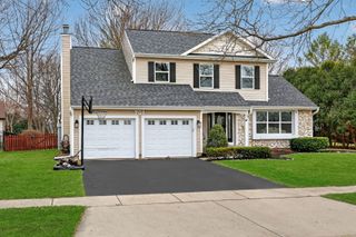 701 Lindsay Lane, West Dundee, IL 60118