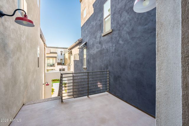 300 N GILA SPRINGS Boulevard 207, Chandler, AZ 85226