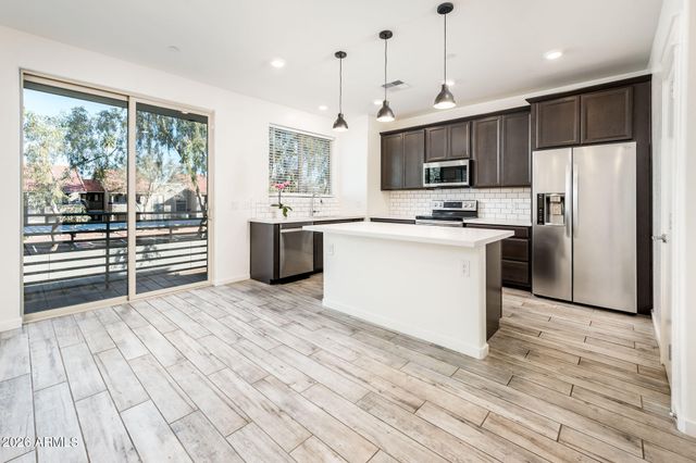 300 N GILA SPRINGS Boulevard 207, Chandler, AZ 85226