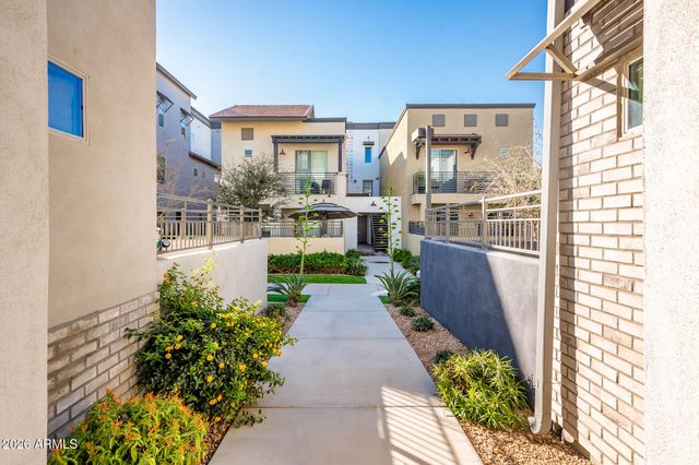 300 N GILA SPRINGS Boulevard 207, Chandler, AZ 85226