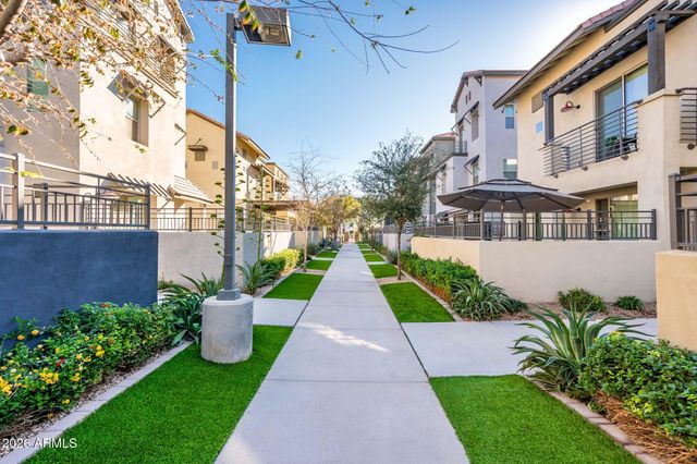 300 N GILA SPRINGS Boulevard 207, Chandler, AZ 85226