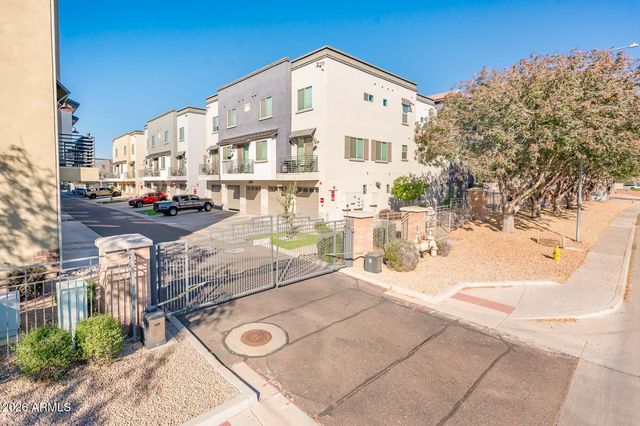 300 N GILA SPRINGS Boulevard 207, Chandler, AZ 85226