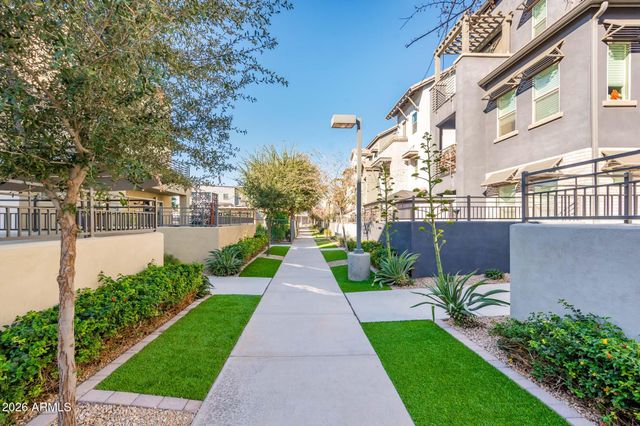 300 N GILA SPRINGS Boulevard 207, Chandler, AZ 85226