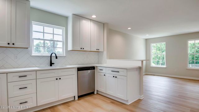 6311 Utica Rd, Louisville, KY 40214