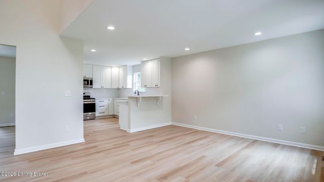 6311 Utica Rd, Louisville, KY 40214