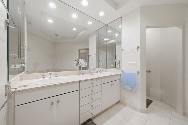 2004 Claridge Court, Northbrook, IL 60062