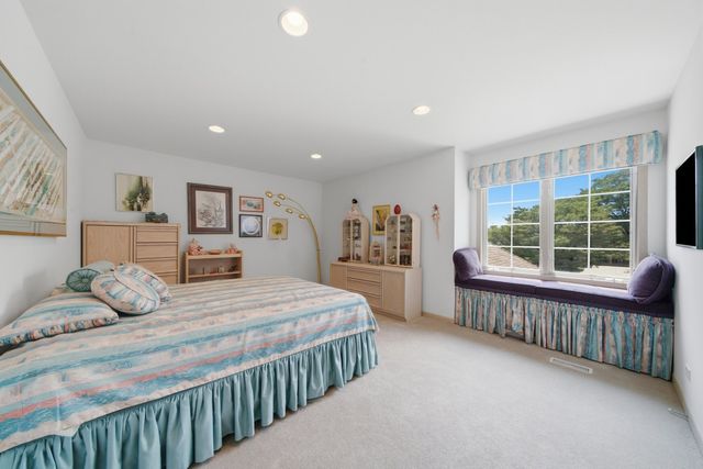 2004 Claridge Court, Northbrook, IL 60062