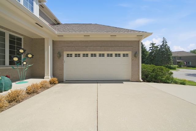 2004 Claridge Court, Northbrook, IL 60062