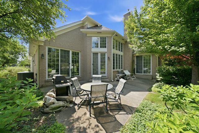 2004 Claridge Court, Northbrook, IL 60062