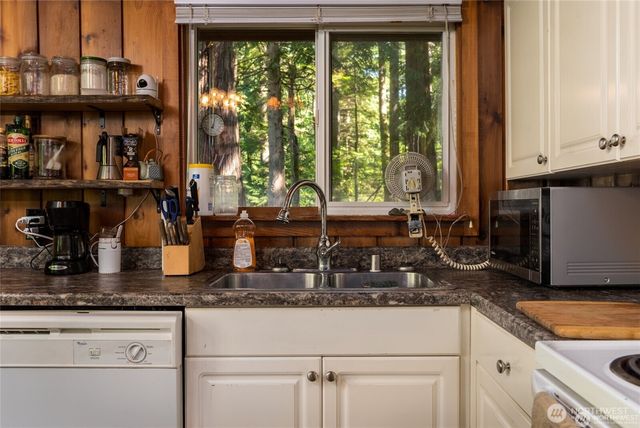 570 Lakeside Dr, Sedro Woolley, WA 98284