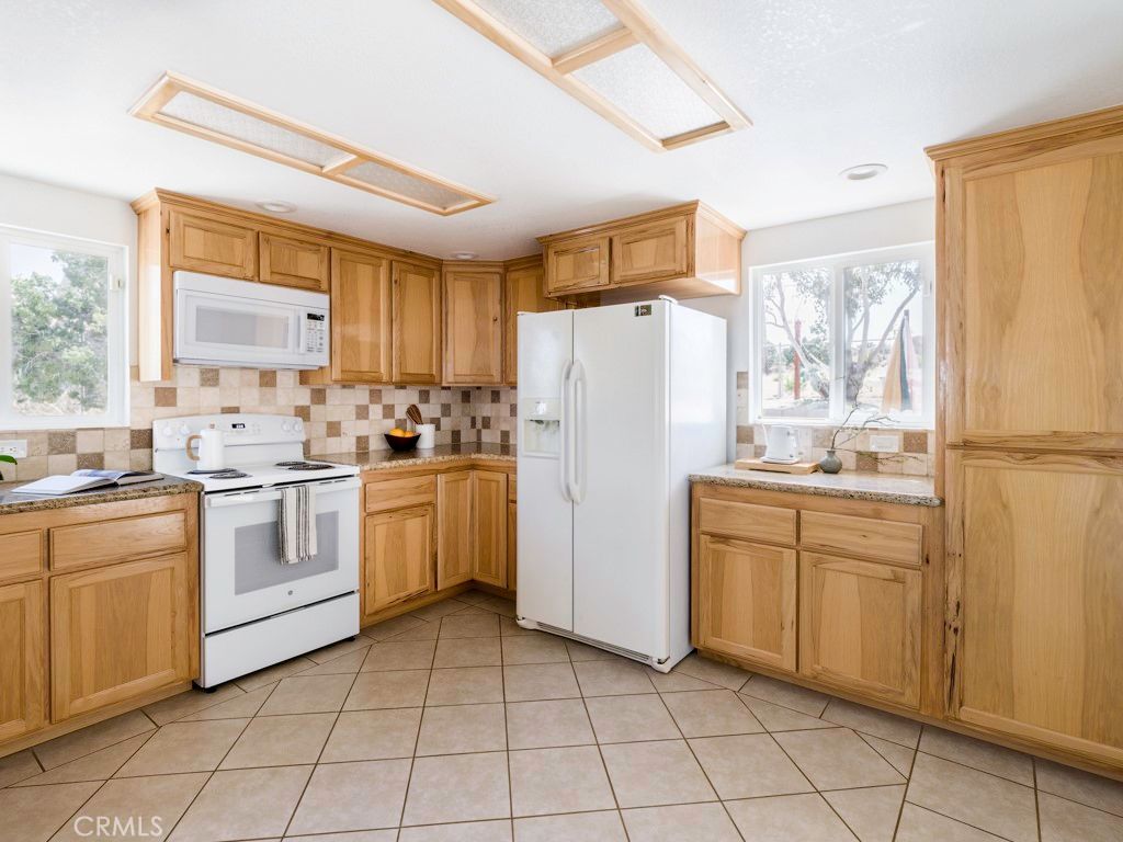 Image 17 of property listing at 5564 Old Woman Springs Road, Yucca Valley, CA 92284