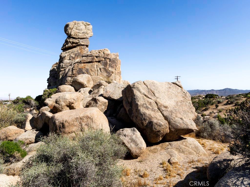 Image 45 of property listing at 5564 Old Woman Springs Road, Yucca Valley, CA 92284