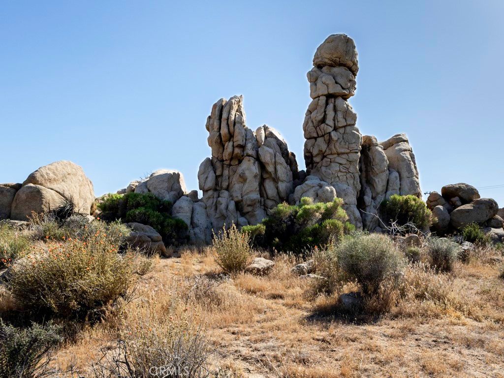 Image 46 of property listing at 5564 Old Woman Springs Road, Yucca Valley, CA 92284