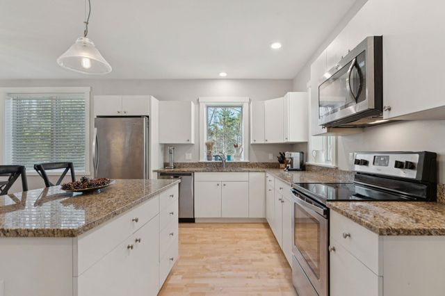 207 Hartness Way, Hartford, VT 05059