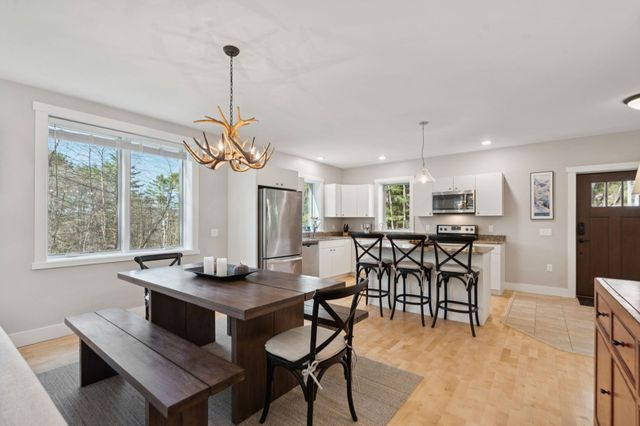 207 Hartness Way, Hartford, VT 05059