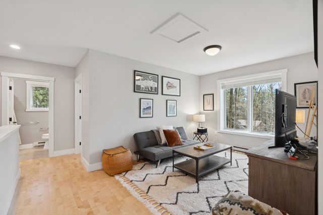 207 Hartness Way, Hartford, VT 05059