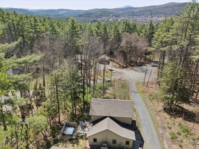 207 Hartness Way, Hartford, VT 05059