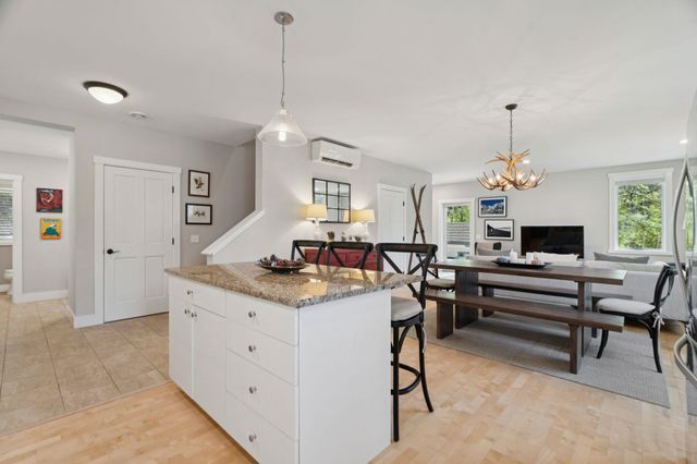 207 Hartness Way, Hartford, VT 05059