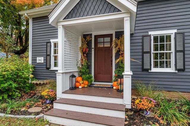30 S River St, Wellesley, MA 02482