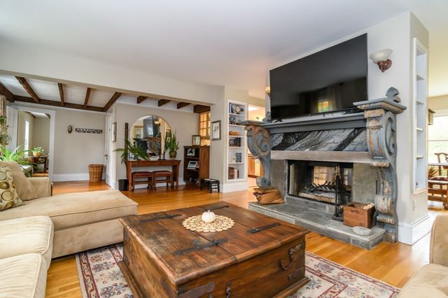 30 S River St, Wellesley, MA 02482