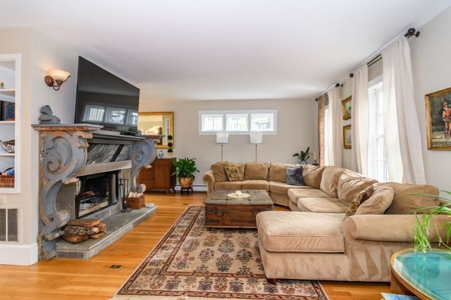 30 S River St, Wellesley, MA 02482