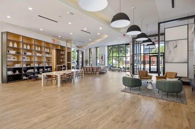 3201 Esperanza XING 204, Austin, TX 78758