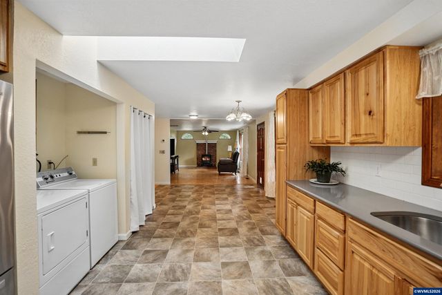 28826 Berlin Rd, Sweet Home, OR 97386