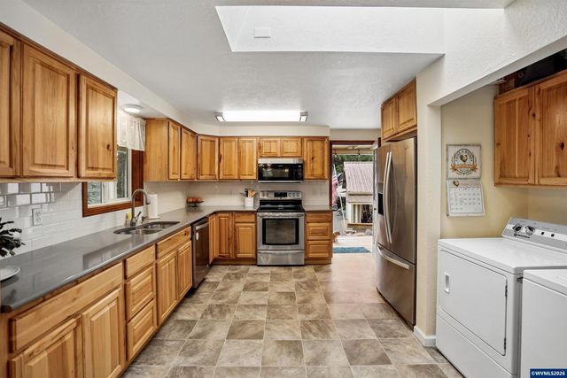 28826 Berlin Rd, Sweet Home, OR 97386