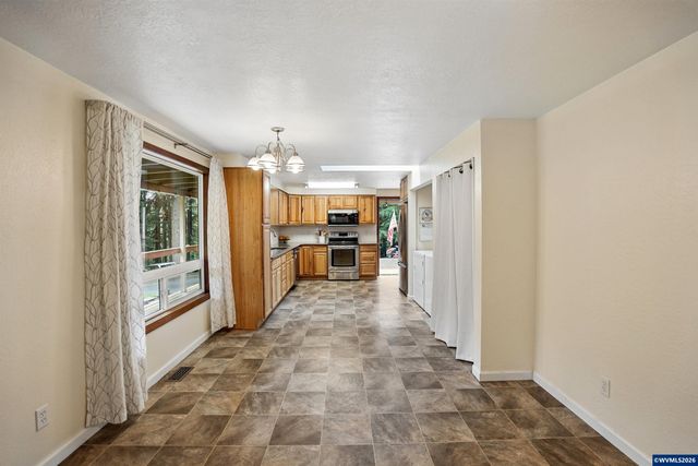 28826 Berlin Rd, Sweet Home, OR 97386