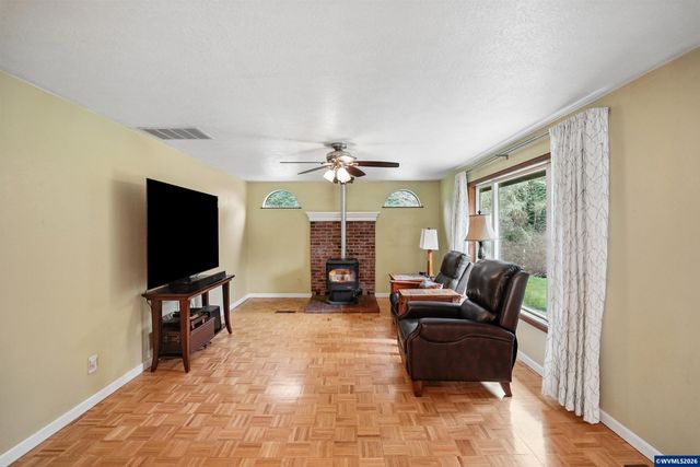 28826 Berlin Rd, Sweet Home, OR 97386