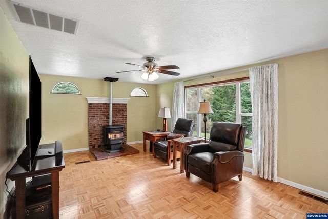 28826 Berlin Rd, Sweet Home, OR 97386