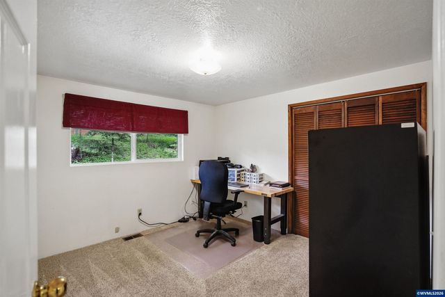 28826 Berlin Rd, Sweet Home, OR 97386