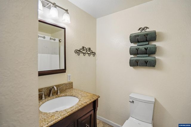 28826 Berlin Rd, Sweet Home, OR 97386